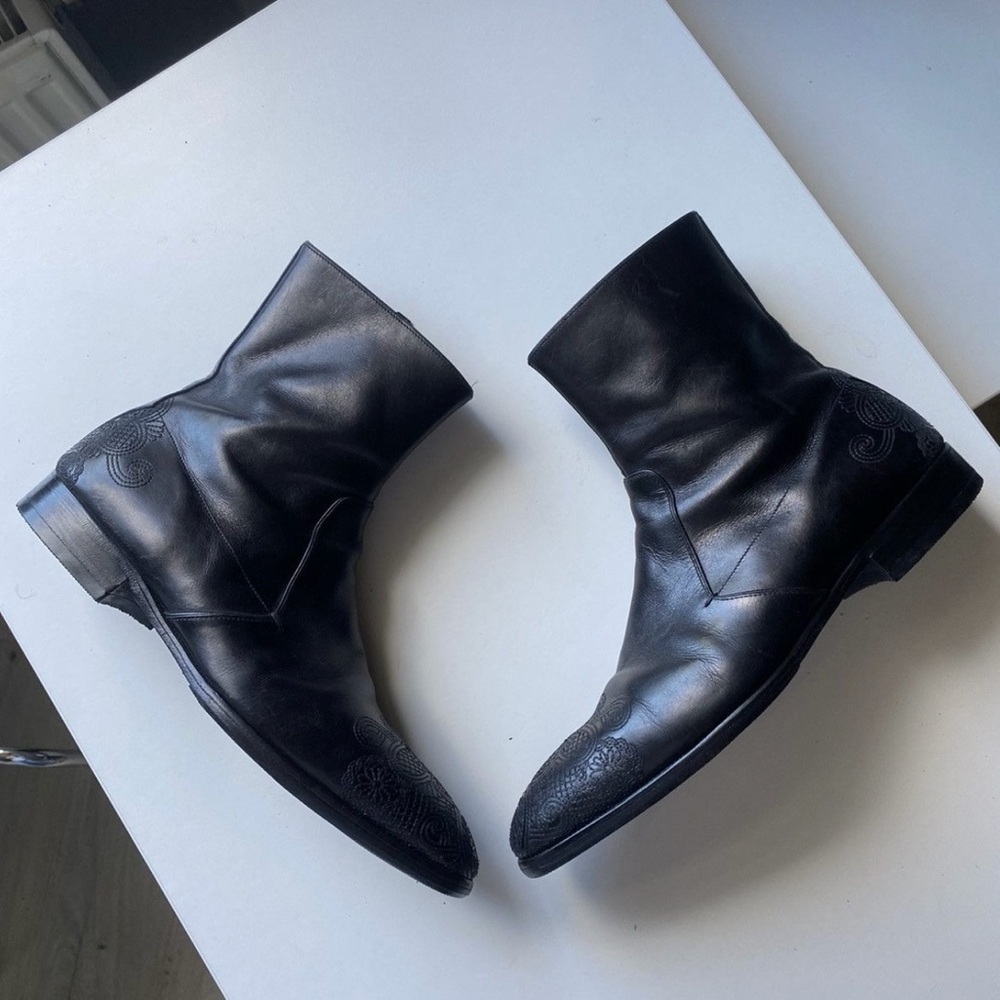 Prada men’s Black leather Chelsea Zip boots with embossed design